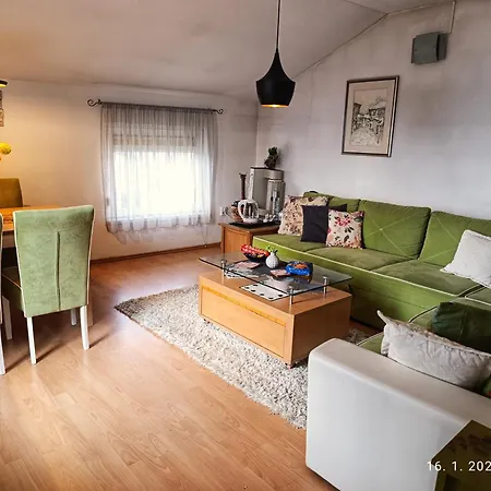 Spacious Old Town Apartment With Garden & Jacuzzi *