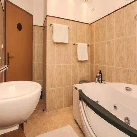 Pupa 120 M2 Center Апартаменты